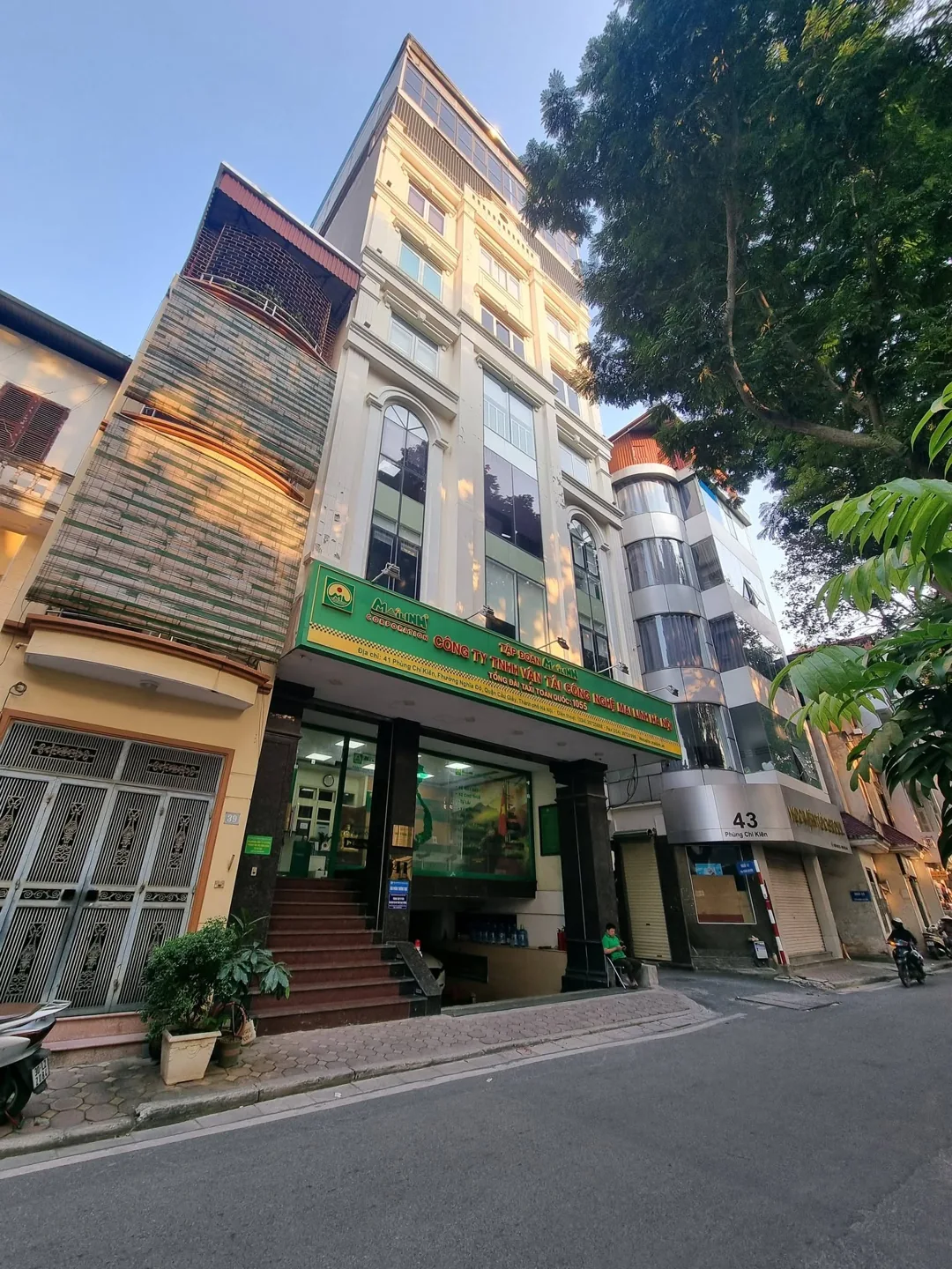 Bán tòa nhà mặt phố Phùng Chí Kiên, lô góc, thang máy, 57 tỷ