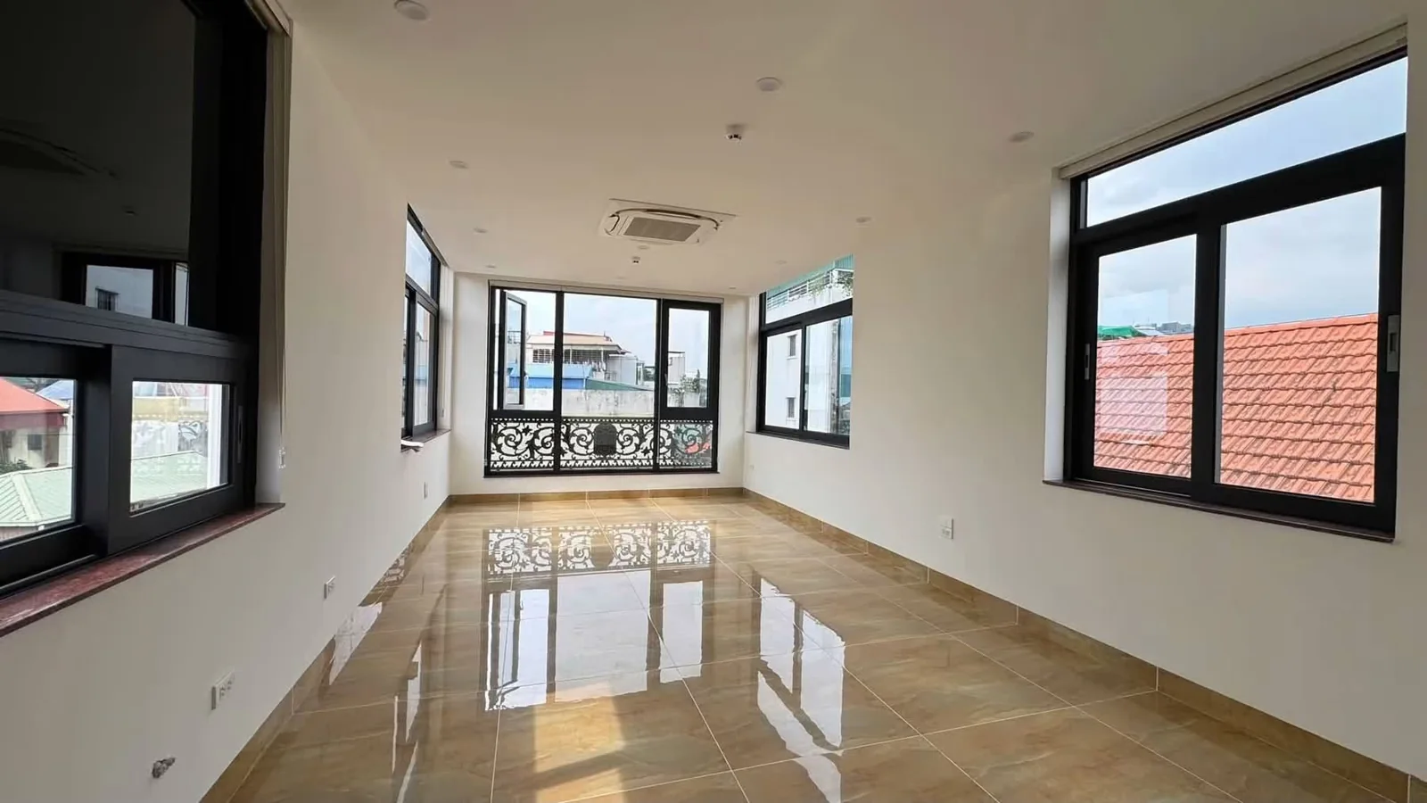 Bán nhà mặt phố Hoàng Văn Thái 49m², 7 tầng thang máy, lô góc, 36 tỷ