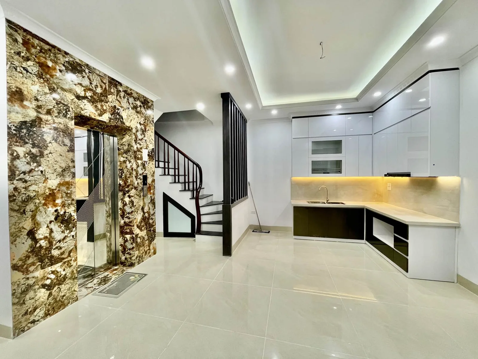 Chủ giảm chào: Nhà Trần Duy Hưng 48m², thang máy, 11,9 tỷ